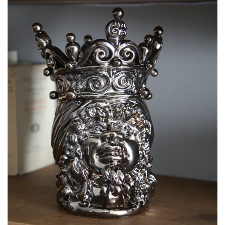 Picture of king with real crown black chrome