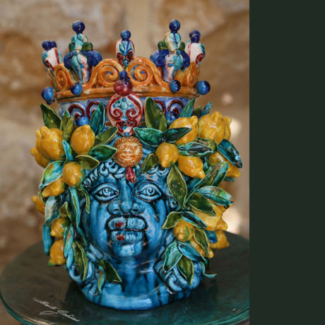 Picture of King with real crown and lemons