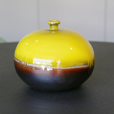 Picture of round-bodied vase yellow  brown