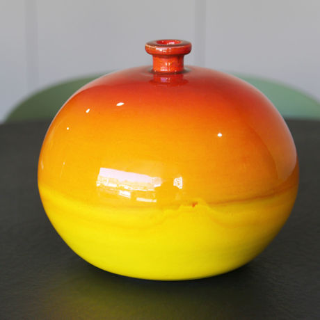 Picture of round-bodied vase yellow orange