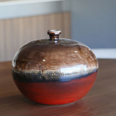 Picture of round-bodied vase lava color